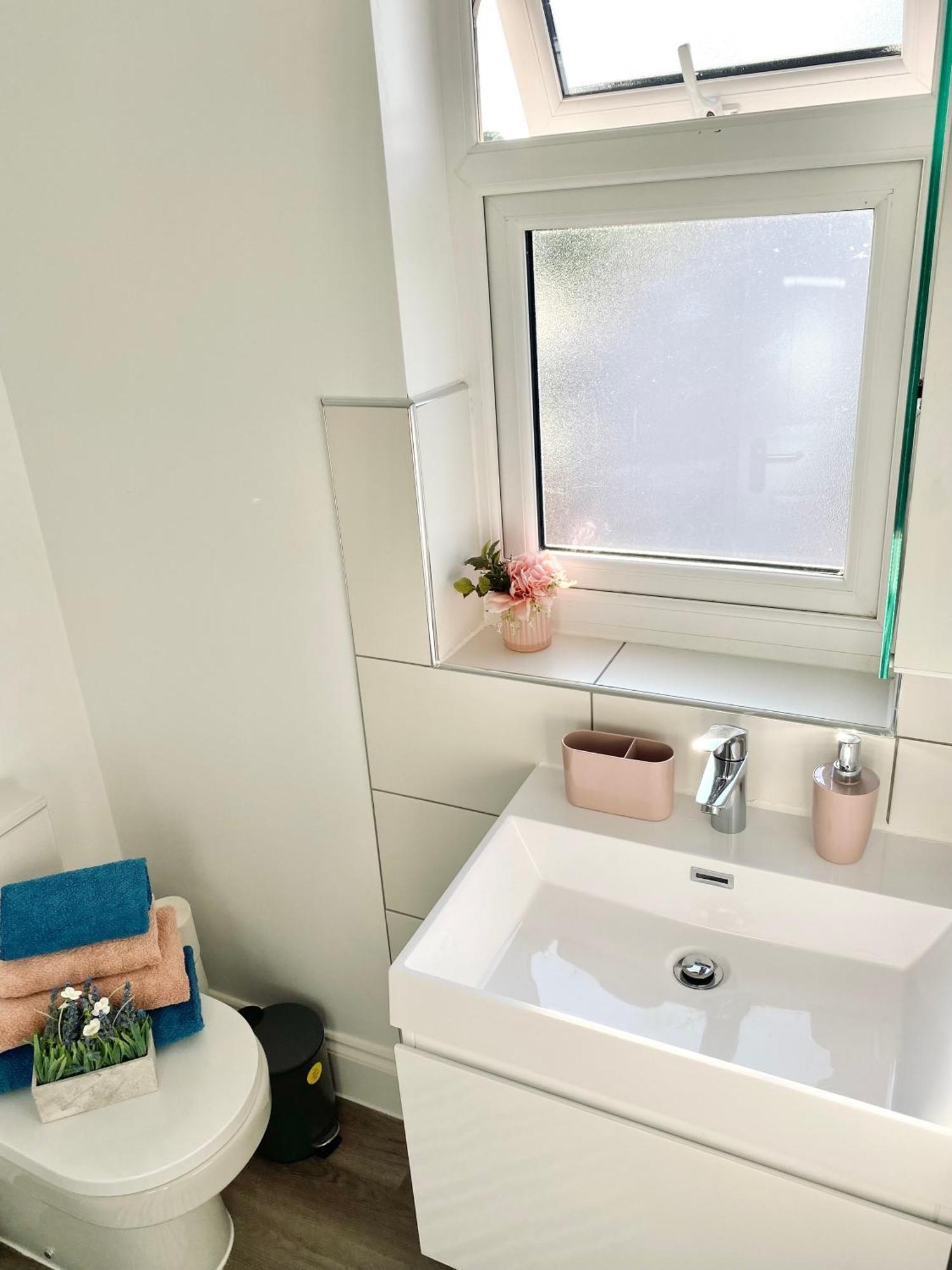 Bright Studio Loft 30Min To Central Londra Esterno foto